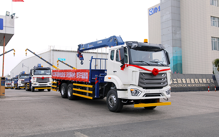 优发国际SQS250随车起重机批量发车，助力 “一带一路” 沿线基建腾飞